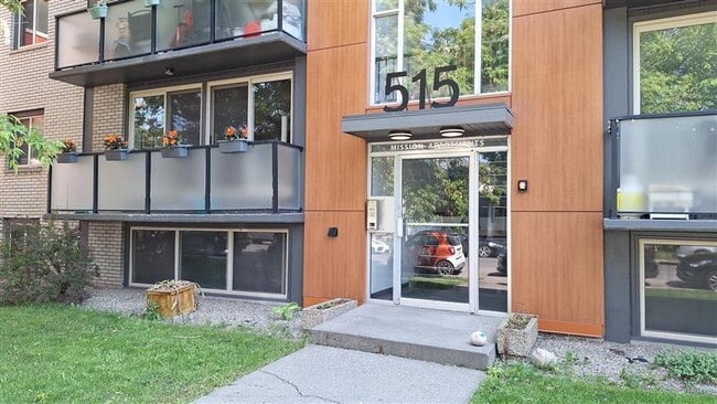Mission Apartments in Calgary, AB - Building Photo - Building Photo