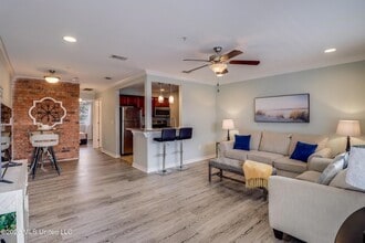 1282 Beach Blvd, Unit 209 in Biloxi, MS - Building Photo - Building Photo