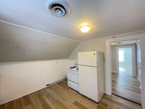 98 Main St in Raymond, NH - Building Photo - Building Photo