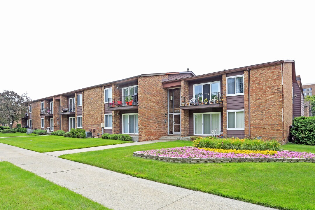 Parkview Village Apartments in Warren, MI - Foto de edificio