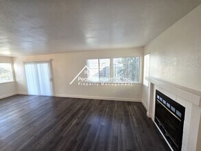 7603 Delta Pointe Way in Sacramento, CA - Building Photo - Building Photo