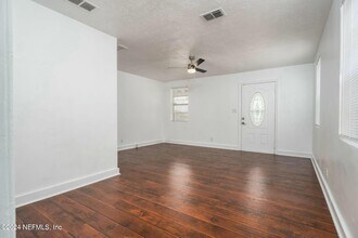 2221 Commonwealth Ave in Jacksonville, FL - Foto de edificio - Building Photo