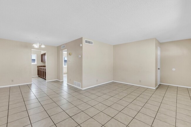 3300 Hayes Ave in El Paso, TX - Building Photo - Building Photo