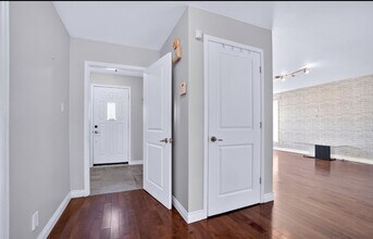 6132 Des Laurentides Boul in Laval, QC - Building Photo - Building Photo