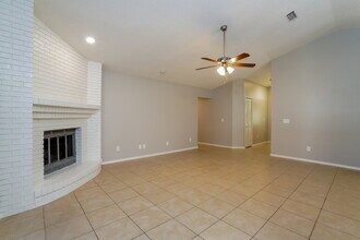 1266 Bee St N in Orange Park, FL - Foto de edificio - Building Photo