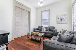 2213 Louisiana Ave in New Orleans, LA - Building Photo