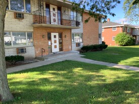 10815 W Hampton Ave in Milwaukee, WI - Building Photo