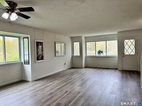11 Hilltop Dr in Simsbury, CT - Building Photo - Building Photo