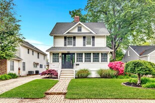 A370 E Main St in Manasquan, NJ - Building Photo