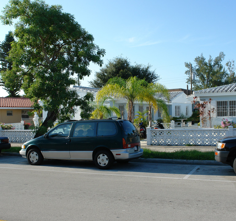 2268-2274 NE 172nd St in North Miami Beach, FL - Building Photo