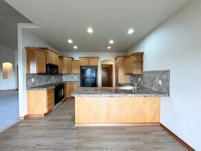 6104 Woodbine Dr in Pasco, WA - Building Photo - Building Photo