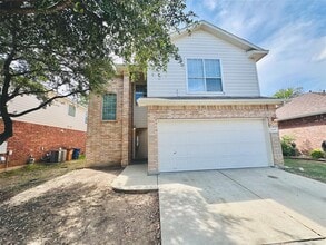 2205 Boyds Way in Austin, TX - Foto de edificio - Building Photo