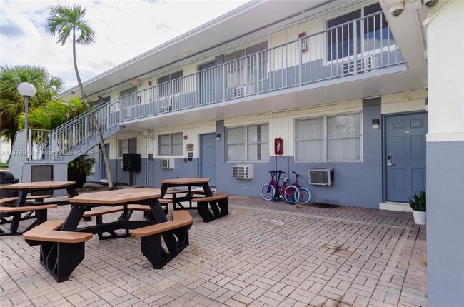 1605 NE 126th St in North Miami, FL - Building Photo - Building Photo