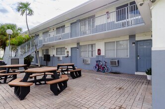 1605 NE 126th St in North Miami, FL - Building Photo - Building Photo