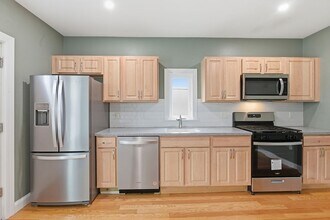 309 Adams St, Unit 3 in Boston, MA - Building Photo - Building Photo