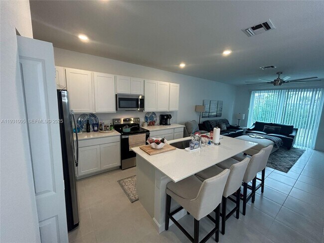 345 SE Crossoak Ln in Port St. Lucie, FL - Building Photo - Building Photo