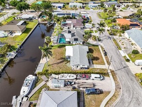 4555 Vinewood Cir in North Fort Myers, FL - Building Photo - Building Photo