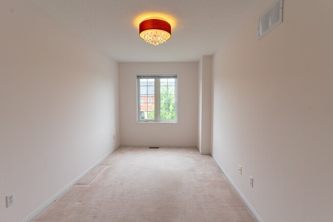 2151 Forest Gate Park in Oakville, ON - Building Photo - Building Photo