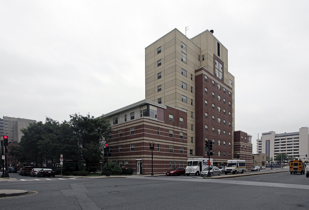 Oak Terrace in Boston, MA - Foto de edificio