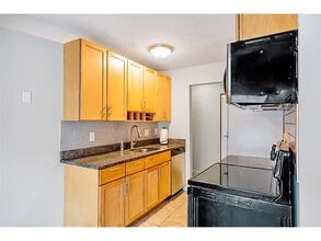 807 Smetana Rd-Unit -3 in Hopkins, MN - Building Photo - Building Photo