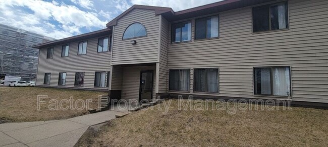 1530 Warren St in Mankato, MN - Building Photo - Building Photo