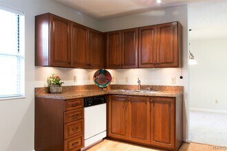 9071 Wrenwood Ln in St. Louis, MO - Building Photo - Building Photo