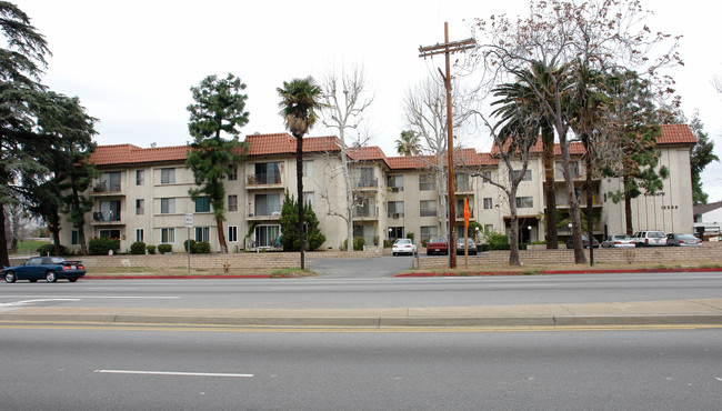 Helen Towers Apartments in Van Nuys, CA - Building Photo - Building Photo