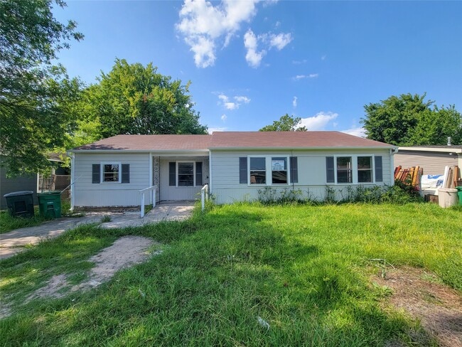 property at 4909 Holloway Dr