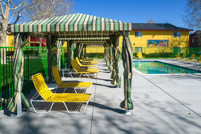 Golden Sands Apartments in Victorville, CA - Foto de edificio - Building Photo