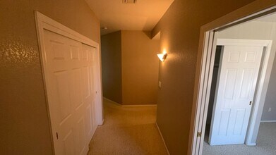 11069 E Kilarea Ave in Mesa, AZ - Foto de edificio - Building Photo