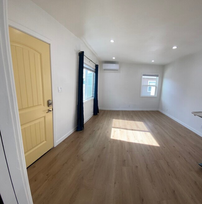 17204 Crenshaw Blvd, Unit 17204.5 in Torrance, CA - Building Photo - Building Photo