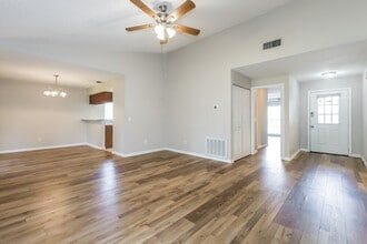 1687 Palm Leaf Dr in Brandon, FL - Building Photo - Building Photo