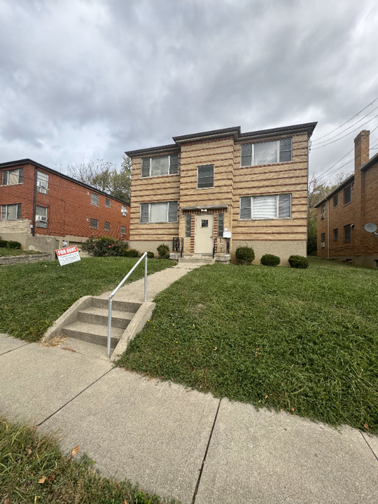 4786 Clevesdale Dr in Cincinnati, OH - Building Photo