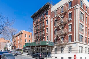 389 E 194th in Bronx, NY - Building Photo