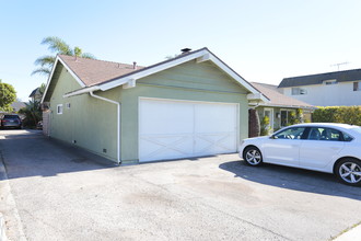 2040 Garden Ln in Costa Mesa, CA - Building Photo - Building Photo