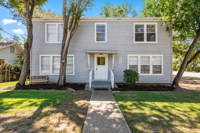 409 E Austin St in Bellville, TX - Building Photo - Building Photo