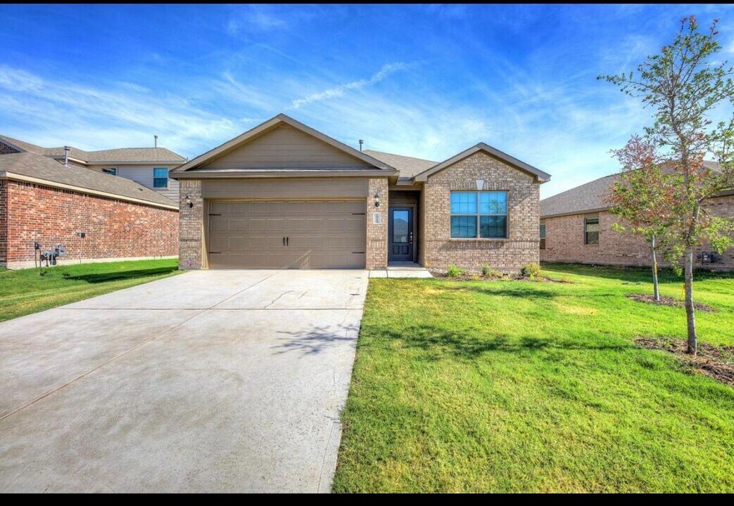 1817 Liam Dr in Anna, TX - Building Photo
