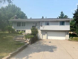 524 10th Ave SW in New Brighton, MN - Building Photo