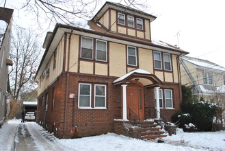 318 Washington St in Hempstead, NY - Foto de edificio - Building Photo