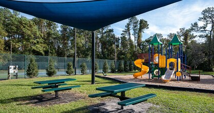 St. John's Pointe Apartment Homes in Orange Park, FL - Building Photo - Building Photo