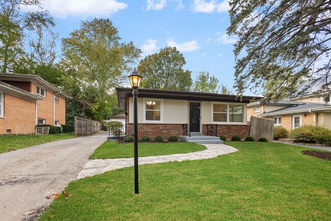 223 Kenloch Ave in Libertyville, IL - Building Photo - Building Photo