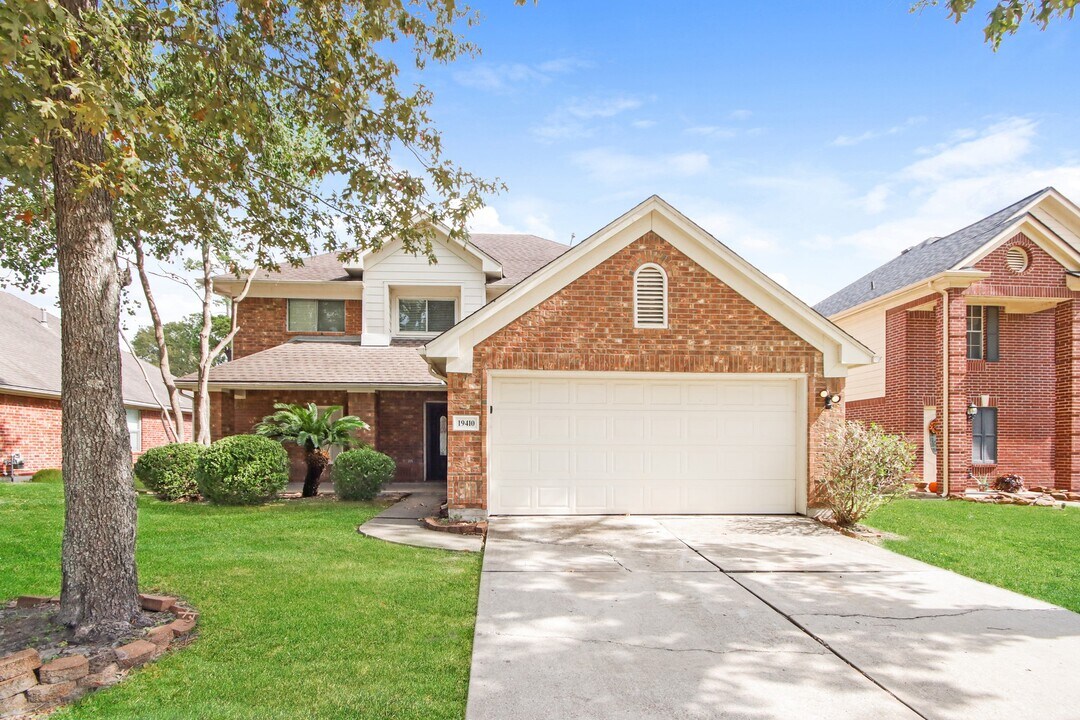 19410 Pine Cluster Ln in Humble, TX - Foto de edificio