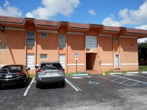 9459 SW 76th St in Miami, FL - Building Photo - Building Photo