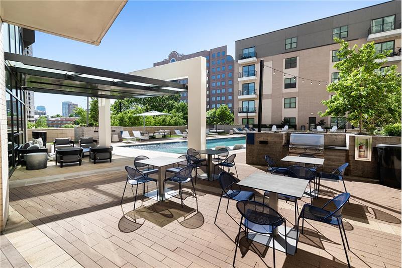 3201 McKinney Ave in Dallas, TX - Building Photo