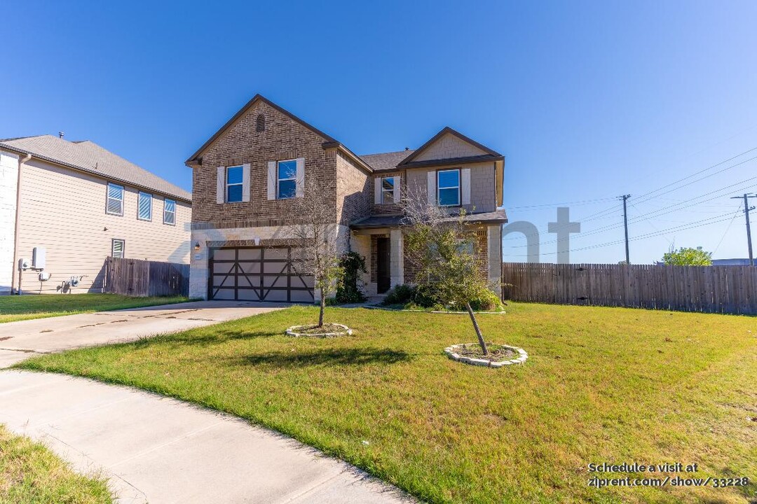 6049 Mantalcino Dr in Round Rock, TX - Building Photo