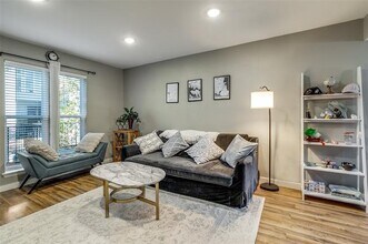 4020 Holland Ave in Dallas, TX - Building Photo - Building Photo