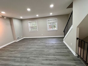14713 Cardigan Square in Centreville, VA - Building Photo - Building Photo