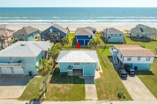 13103 John Reynolds Rd in Galveston, TX - Building Photo