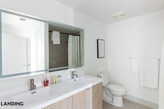 1155 NE 126th St, Unit 532 in North Miami, FL - Foto de edificio - Building Photo