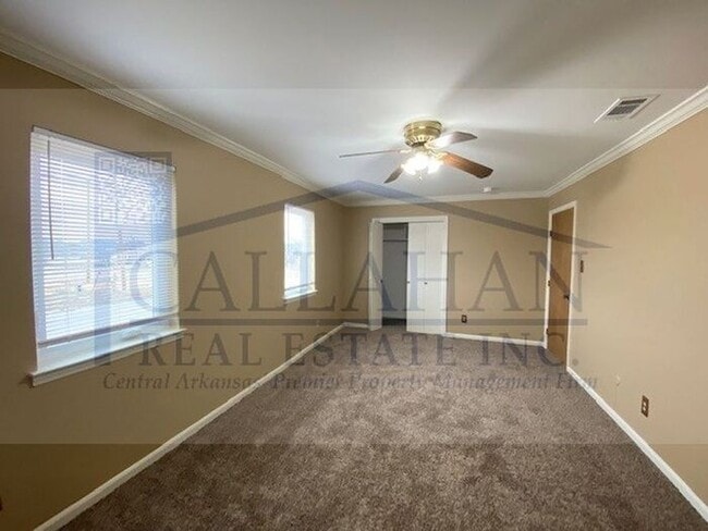 1323 N Shackleford Rd in Little Rock, AR - Foto de edificio - Building Photo